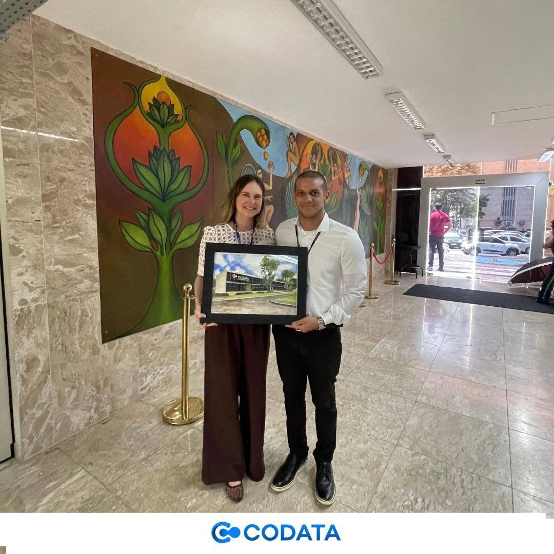 ArtistaparaibanaprestahomenagemCODATAcompinturaemaquareladasededaCompanhia1.jpg