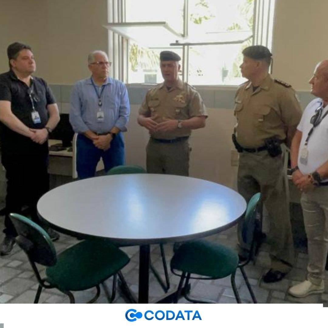 CODATAentregamicrocomputadoresaoCentrodeEducaodaPolciaMilitardaParaba2.jpg