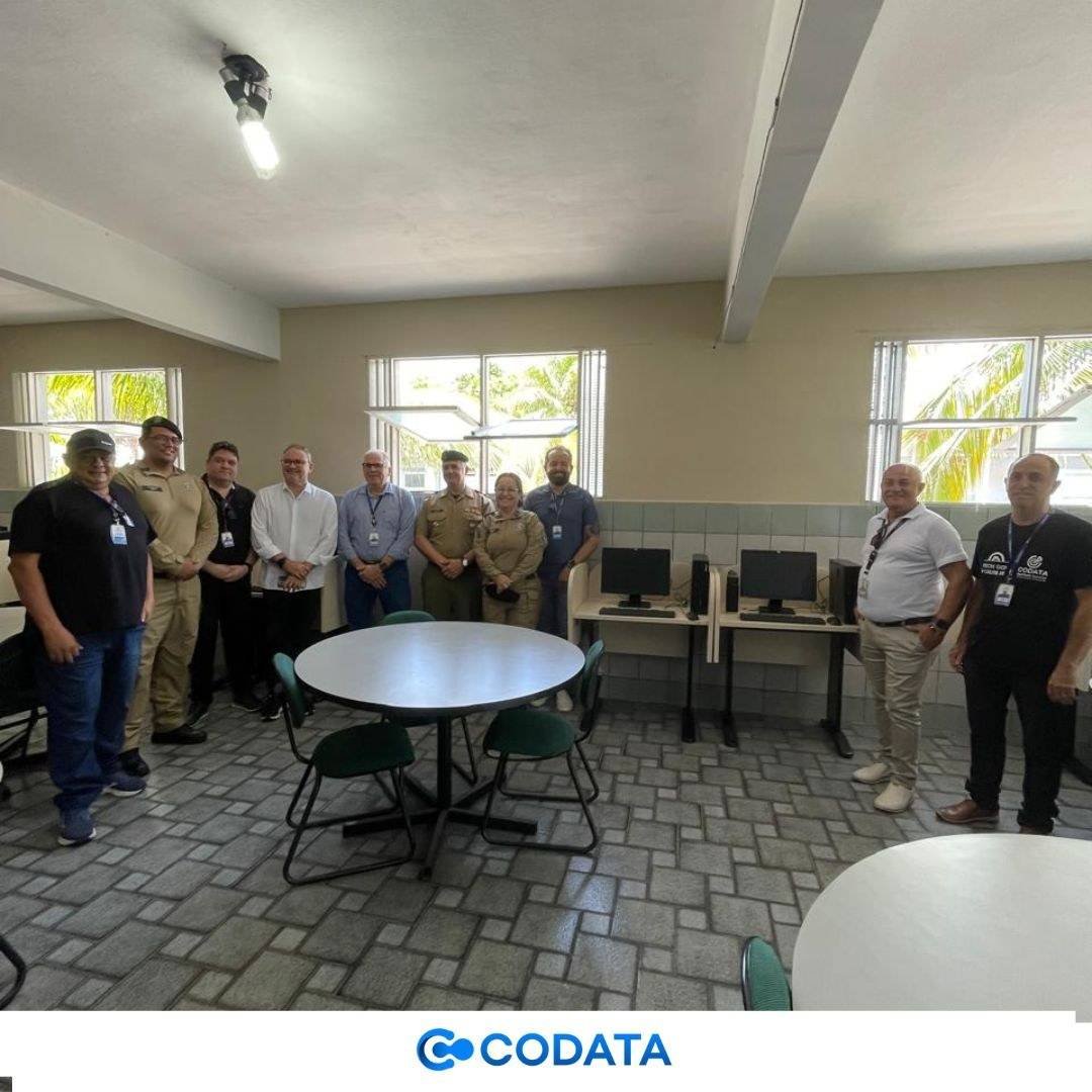 CODATAentregamicrocomputadoresaoCentrodeEducaodaPolciaMilitardaParaba3.jpg