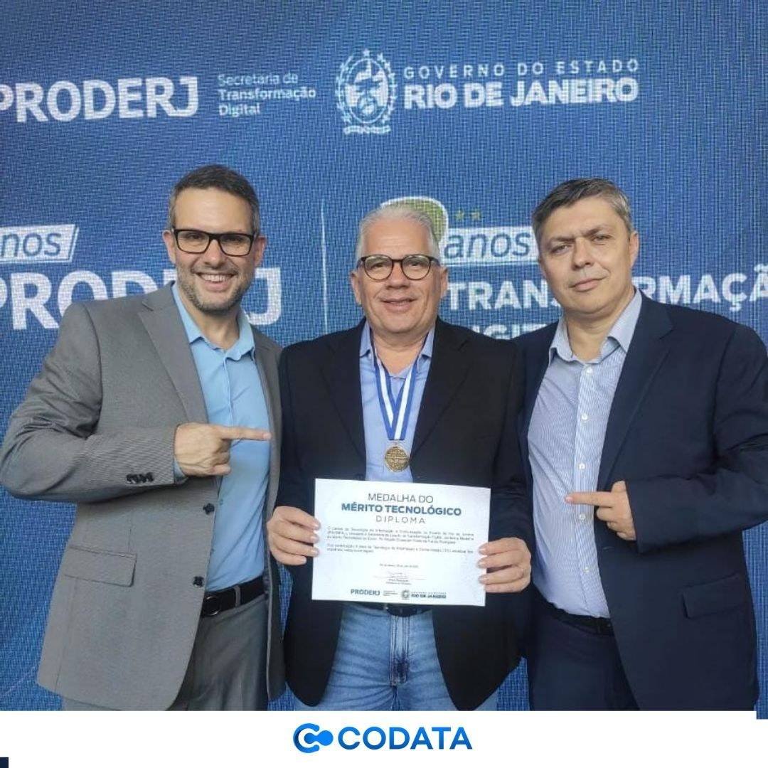 PresidentedaCODATAhomenageadocomMedalhadoMritoTecnolgiconoRiodeJaneiro.jpg
